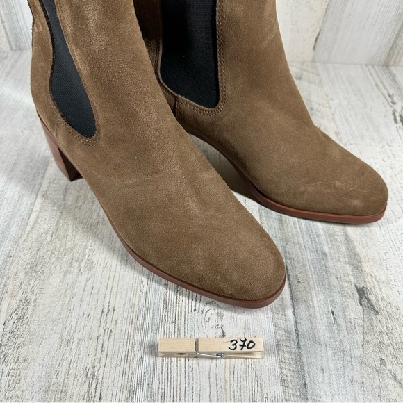 NEW Steve Madden Rhiannon Chelsea Tan Suede Block Heel Ankle Boots #370 - Picture 5 of 12